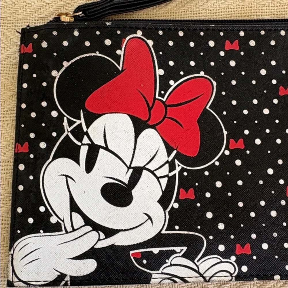 Disney Minnie Mouse Polka Dot Clutch Wristlet Wallet Purse